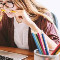 Føre regnskapet selv eller sette det bort